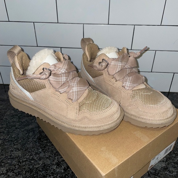 UGG® (Defect**)Lowmel Sneaker - Little Kid / Big Kid - Sand Size 3 - Picture 1 of 15